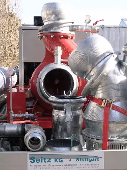 Hilfsansaugpumpe mit 4-Takt-Benzinmotor, DN80 mit Schnellkupplung, und Fußventil DN300